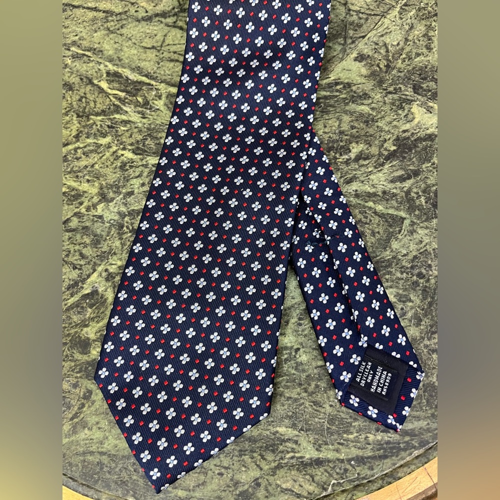 Men’s Roundtree and Yorke Tie